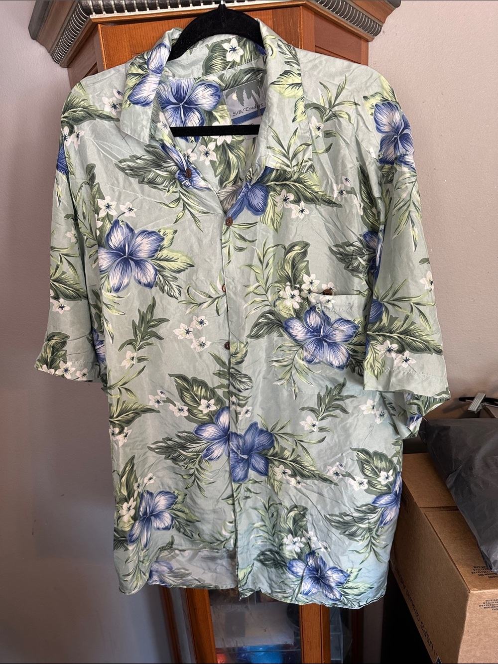 Men's Light Green Hawaiian Button-Down Shirt  100% Silk